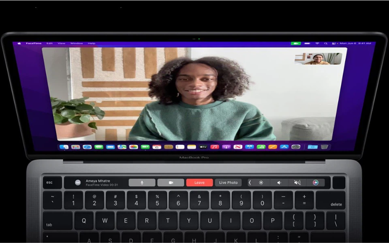 Macbook Pro M2 còn được trang bị máy ảnh FaceTime HD