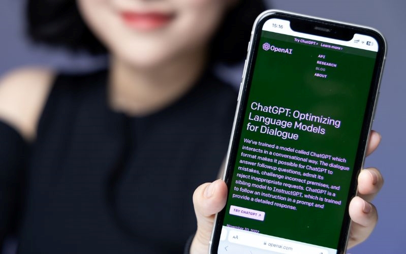 Áp lực về tiền sẽ khiến ma thuật của ChatGPT hết phép ChatGPT là siêu chatbot đang gây bão mạng xã hội nhiều ngày qua bởi khả năng tương tác giống người