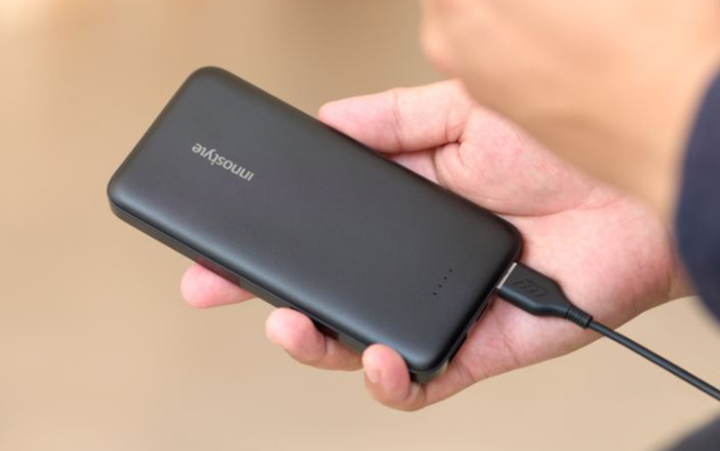 nhà sản xuất đã trang bị thêm đèn LED thông báo bắt mắt