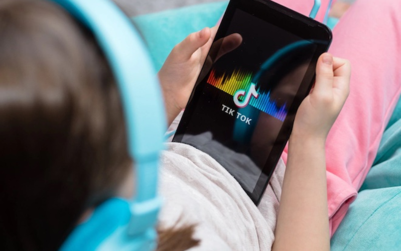 TikTok giới hạn độ tuổi người xem video Cha mẹ có thể đặt giới hạn thời gian sử dụng ứng dụng TikTok tuỳ chọn theo cách của chính bản thân