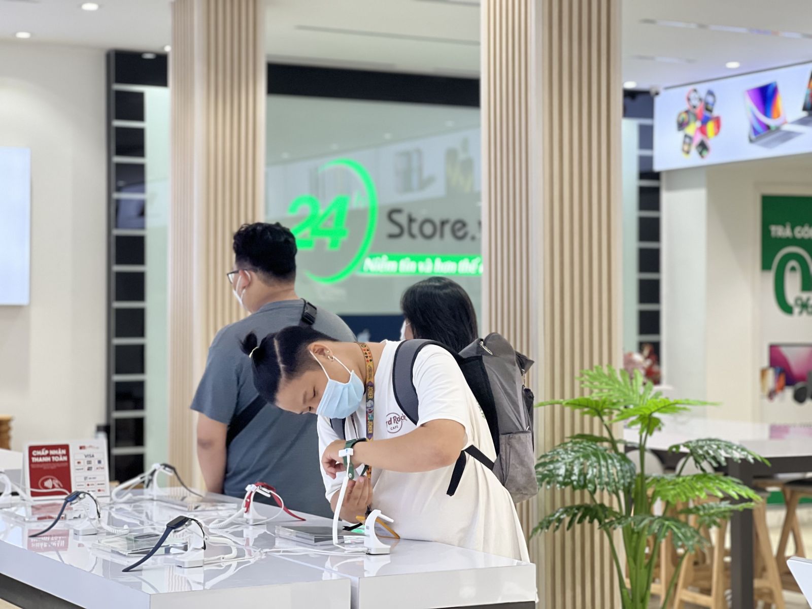 ﻿ Apple Watch Series 7 - 45mm - LTE - mặt nhôm, dây cao su - Cũ chính hãng