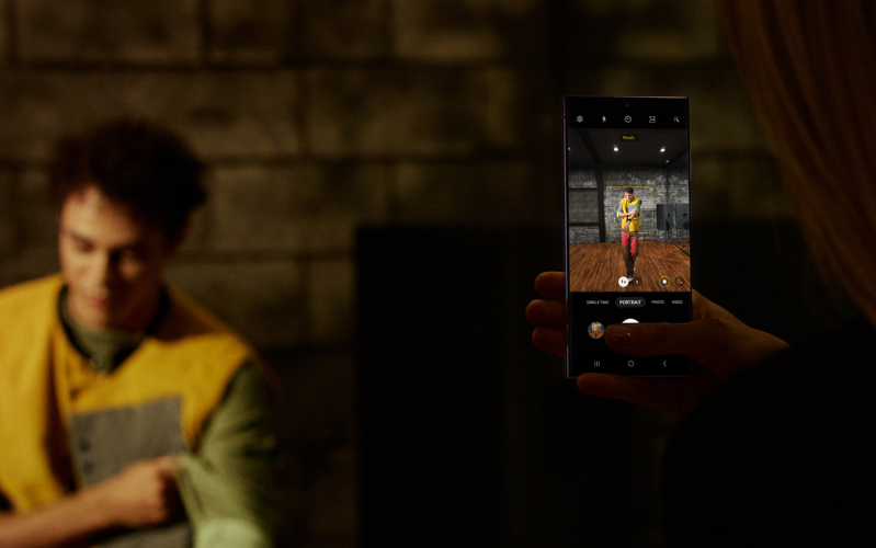 điều chỉnh cho mỗi bức hình và hệ thống ống kính giảm flare sáng hiệu quả với chi tiết rõ nét