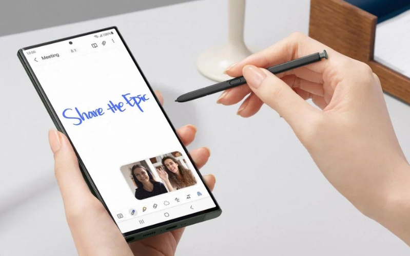 Spen đi kèm cũng có khả năng chịu nước đạt chuẩn IP68