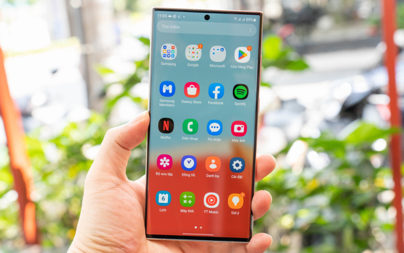 Mặt trước của Samsung Galaxy S23 Ultra 512GB có kích thước 6.8 inch