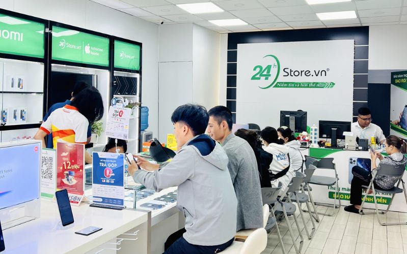 Khách hàng tại 24hStore