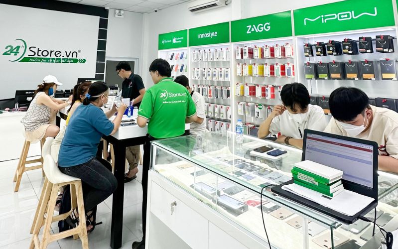 Khách hàng tại 24hStore