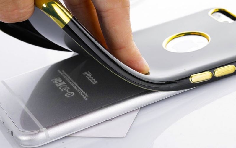 Tháo ốp lưng khi sạc để đảm bảo tuổi thọ của pin