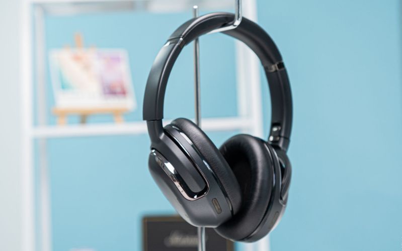 Personi-Fi 2.0, VoiceAware và Spatial Sound, các tính năng được thiết kế để cá nhân hóa và nâng cao trải nghiệm âm thanh cho người dùng.