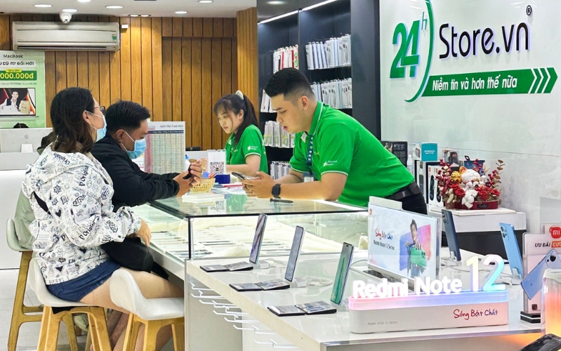 Mua Apple Watch SE 2023 44mm LTE mặt nhôm, dây quấn thể thao tại 24hStore