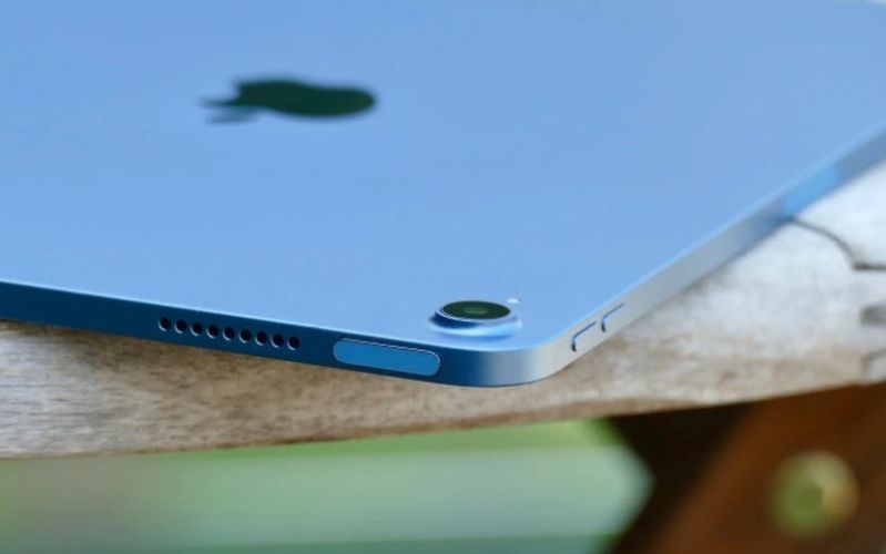 Camera của iPad Air 5 2022 Wifi Cũ có tính năng Center Stage Camera trước và sau của iPad Air 5 2022 Wifi Cũ có độ phân giải đều là 12MP.