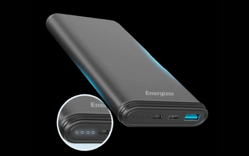 Sạc dự phòng Energizer 10.000mAh UE10026BK còn có đèn LED hiển thị tình trạng pin với 4 đèn báo tương ứng với mức pin hiện có.