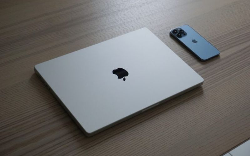 MacBook Air M3 13 inch 2024 8GB/512GB MacBook Air M3 13 inch 2024 8GB/512GB sở hữu chip M3 cải tiến mạnh mẽ về mặt hiệu năng.