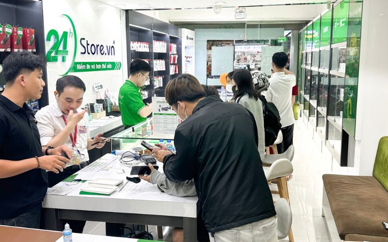 24hStore - Giá thành rẻ nhất thị trường Những lý do mà khiến bạn an tâm khi chọn 24hStore để “xuống tiền” mua chiếc điện thoại của riêng mình