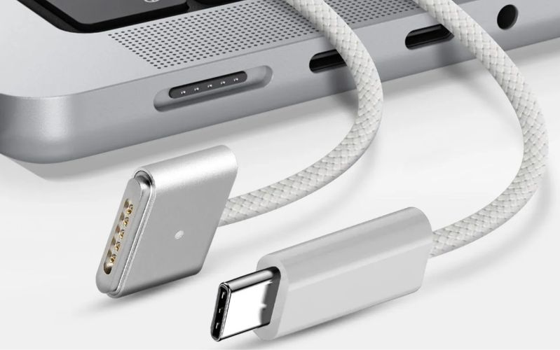 MacBook Air M3 15 inch 2024 Sạc 70W Macbook Air M3 15 inch 2024 sẽ sạc được tối đa 50% chỉ trong khoảng 30 phút với bộ tiếp hợp nguồn USB-C 70W.