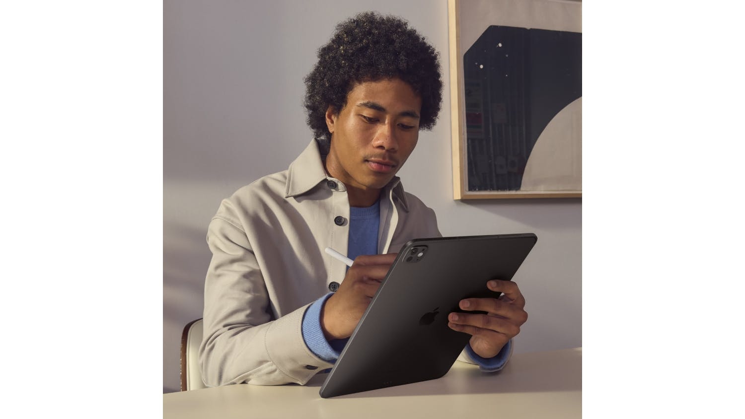 Hỗ trợ tương thích Apple Pencil Pro: Công cụ sáng tạo tuyệt vời