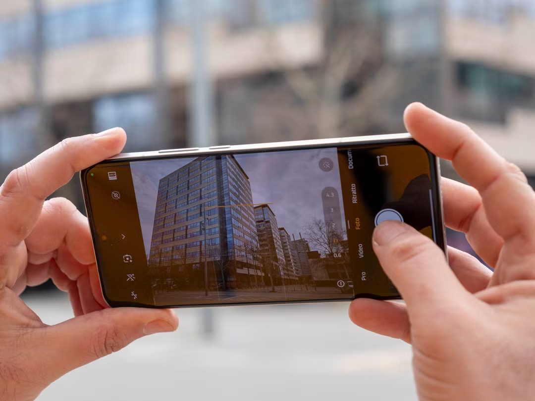 Samsung Galaxy S25 Ultra vs. Xiaomi 15 Ultra: Cuộc đua AI trên flagship 6