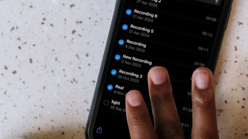 cach-chon-nhanh-nhieu-tep-tren-iphone-chi-bang-2-ngon-tay-