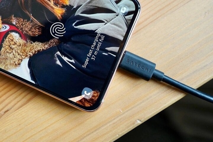 1. Vì sao sạc 100% lại làm pin xuống cấp nhanh hơn?