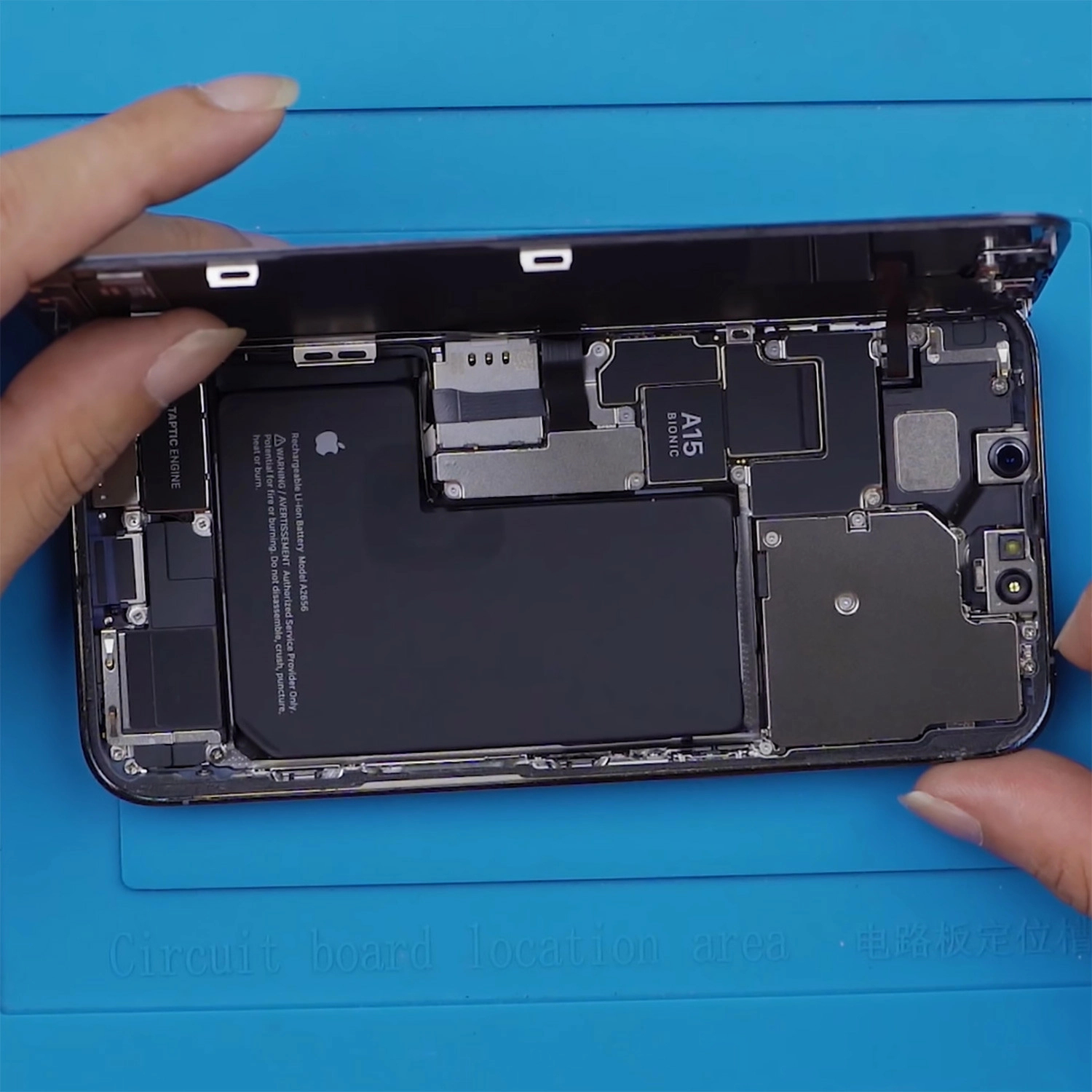 Thay pin iPhone 13 Pro 6