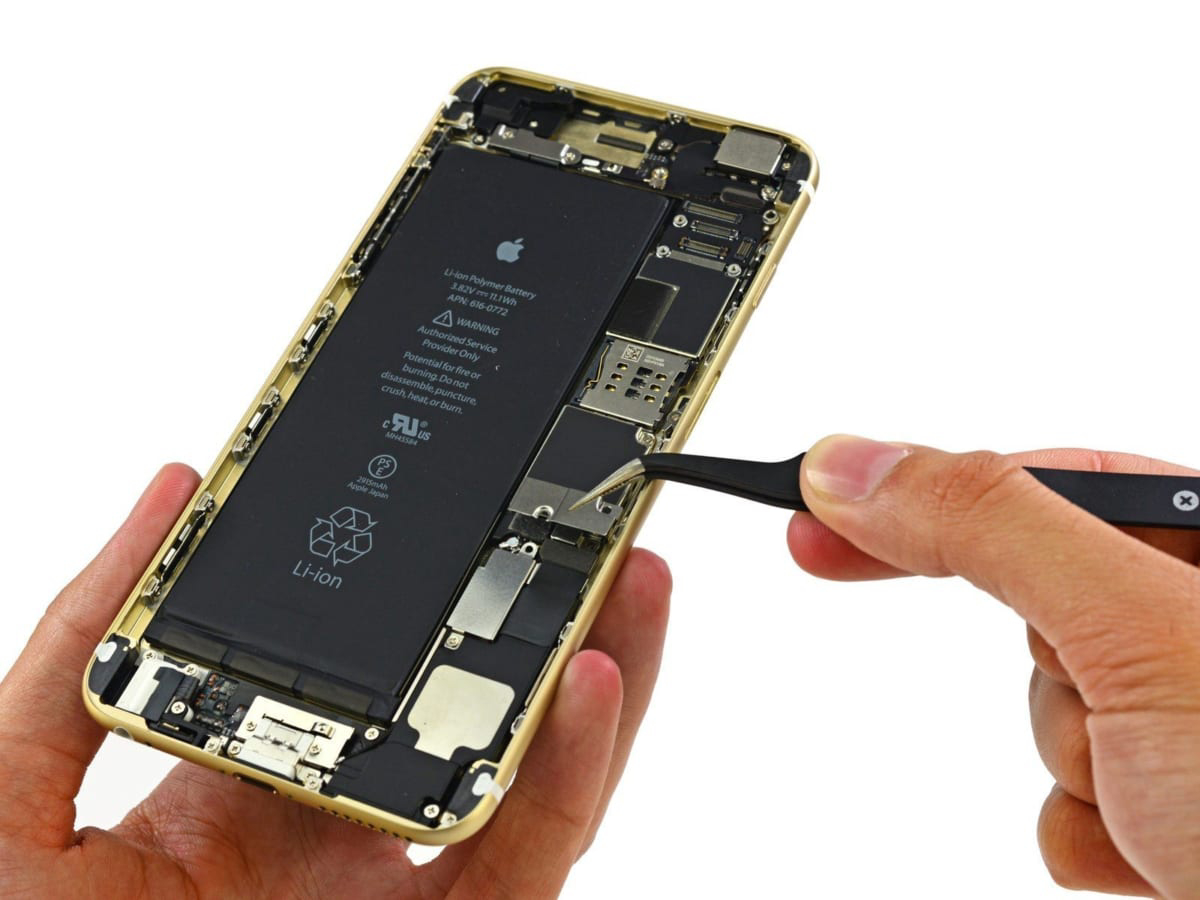 Thay pin iPhone 8 Plus 3