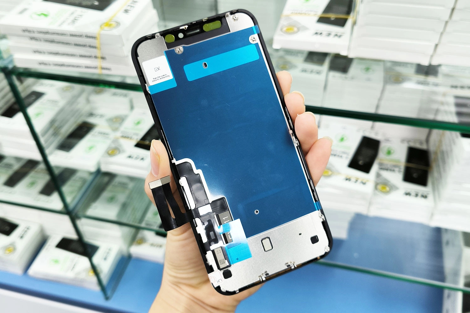 Thay màn hình iPhone 11 4