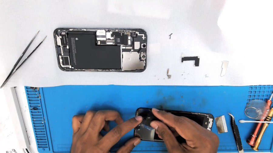 Thay màn hình iPhone 13 Pro Max 2