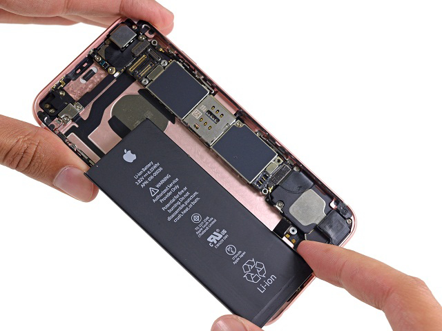 Thay pin iPhone 6s Plus 5