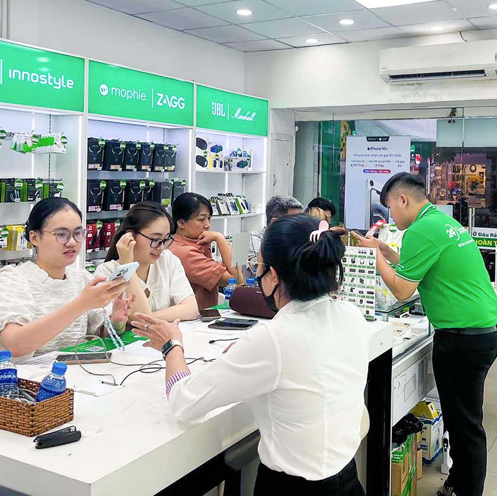 7. Vì sao nên chọn dịch vụ thay màn hình iPhone 12 Pro Max tại 24hStore?