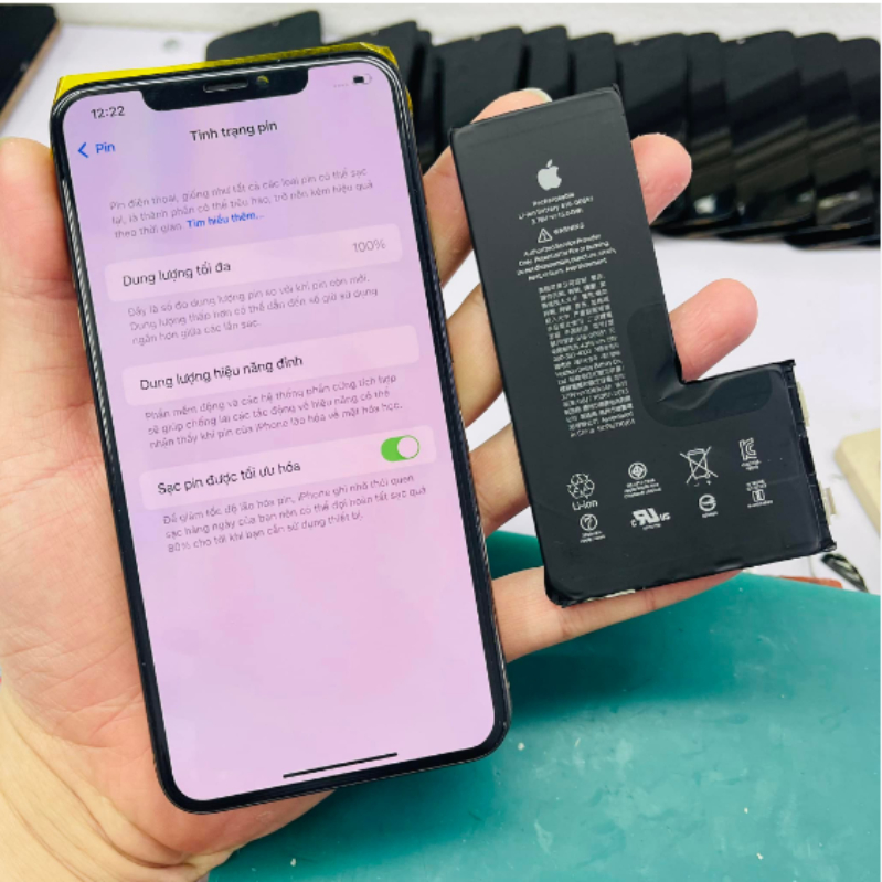 thay pin iPhone 11 Pro Max 4