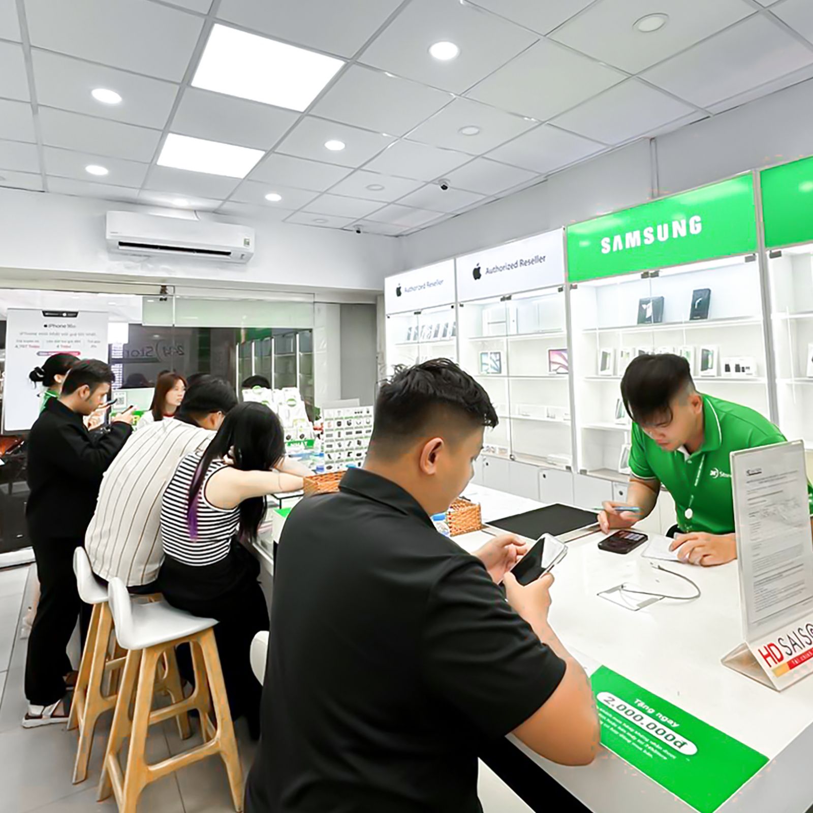7. Vì sao nên chọn dịch vụ thay màn hình iPhone 11 Pro Max tại 24hStore?