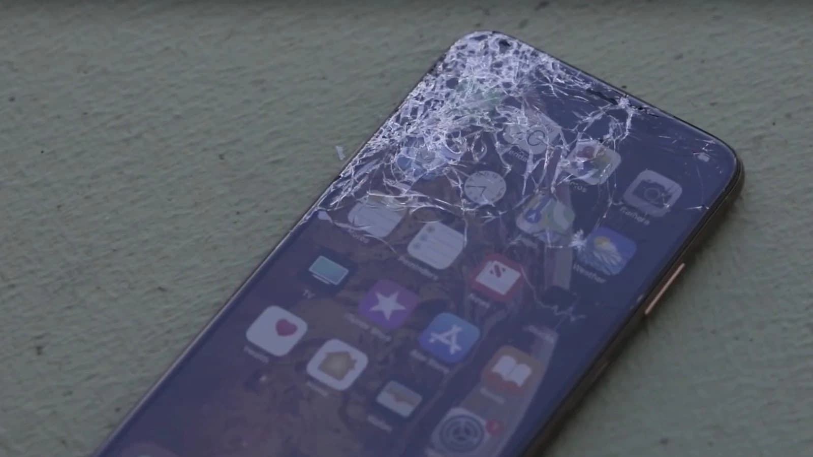 2. Nguyên nhân dẫn đến tình trạng cần thay màn hình iPhone 11 Pro Max