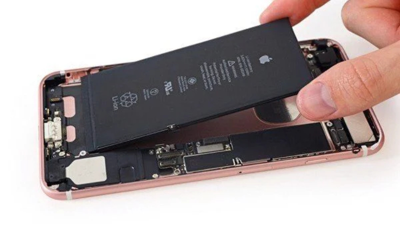 Thay pin iPhone 12 2