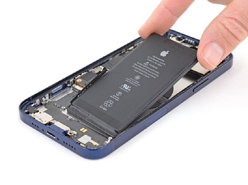 Thay pin iPhone 12 4