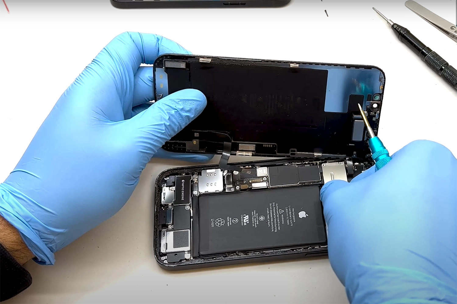 Thay pin iPhone 12