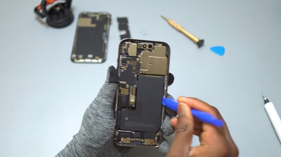 Thay pin iPhone 14 Pro Max 4