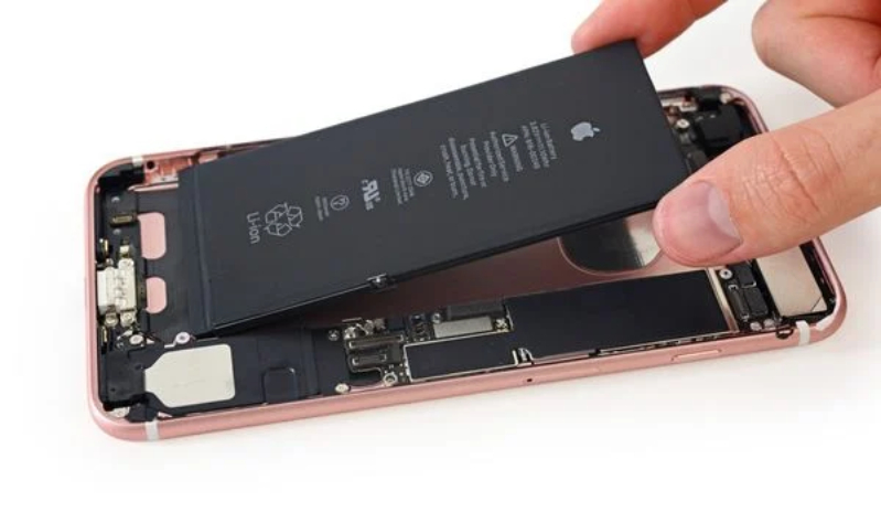 Thay pin iPhone 7 Plus 1
