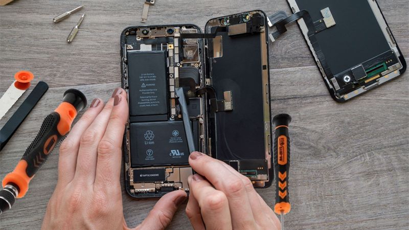 Thay pin iPhone X 1