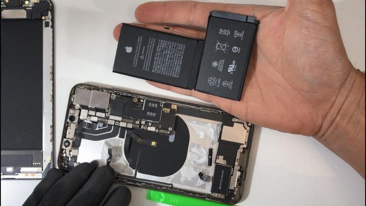 Thay pin iPhone X 3