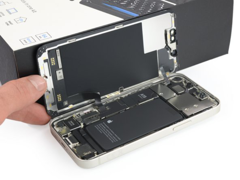 Thay màn hình iPhone 13 Mini 1