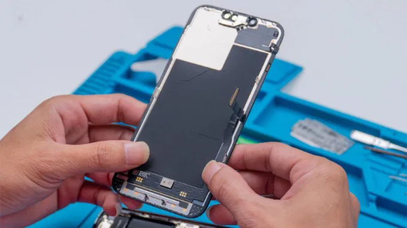 Thay màn hình iPhone 13 Mini 3