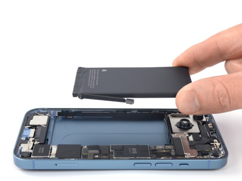 Thay pin iPhone 14 1