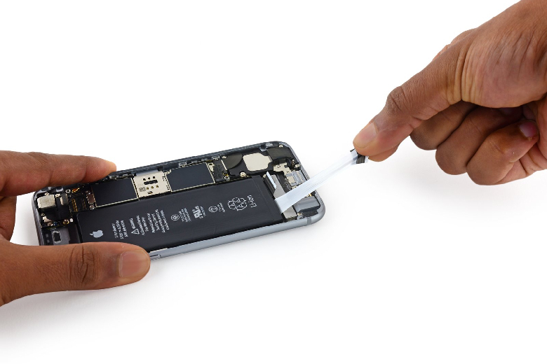 Thay pin iPhone 14 2