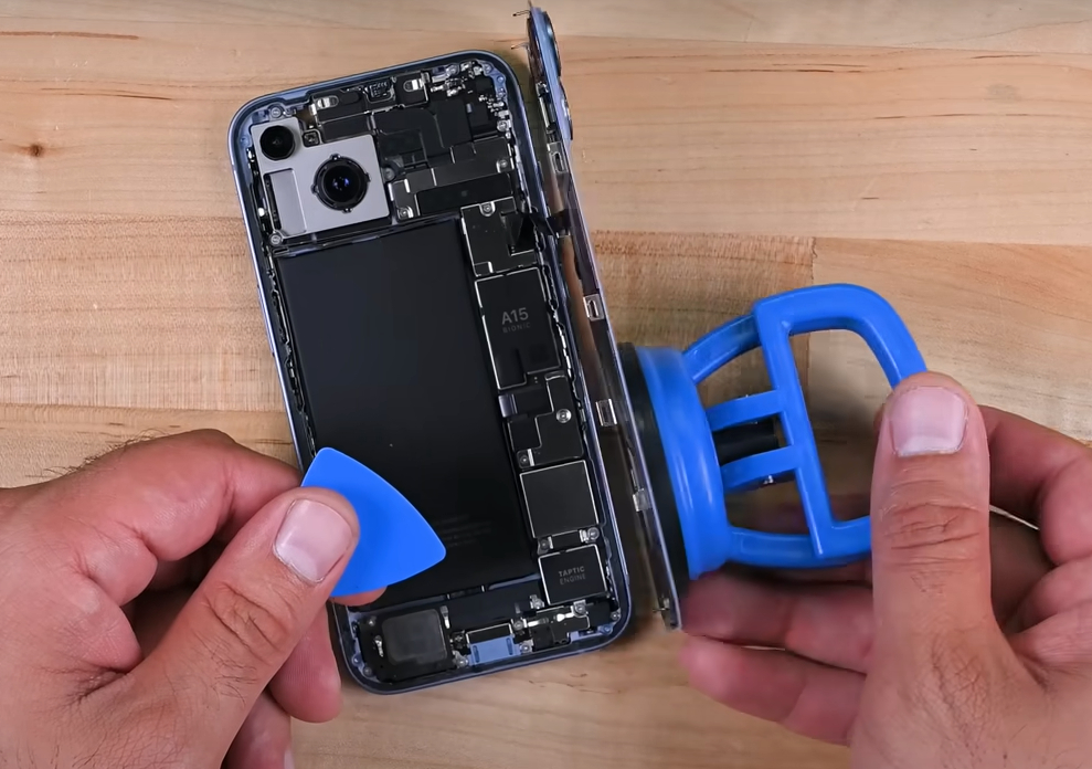Thay pin iPhone 14