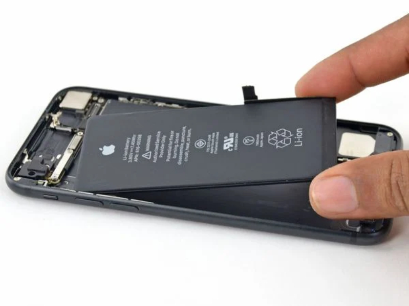 Thay pin iPhone 6 Plus 4