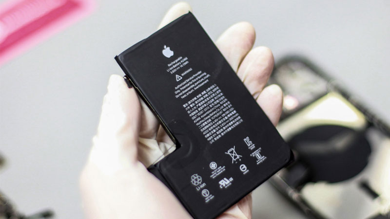 Thay pin iPhone 12 Pro Max 2