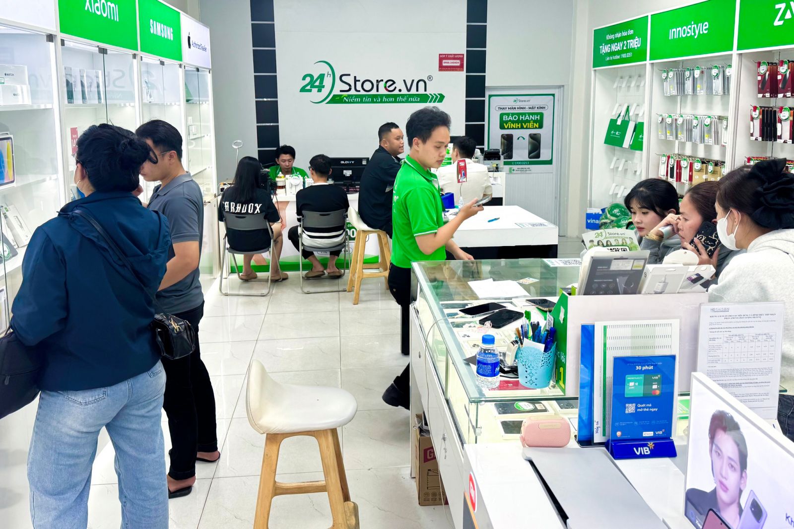 Thay pin iPhone XS 8