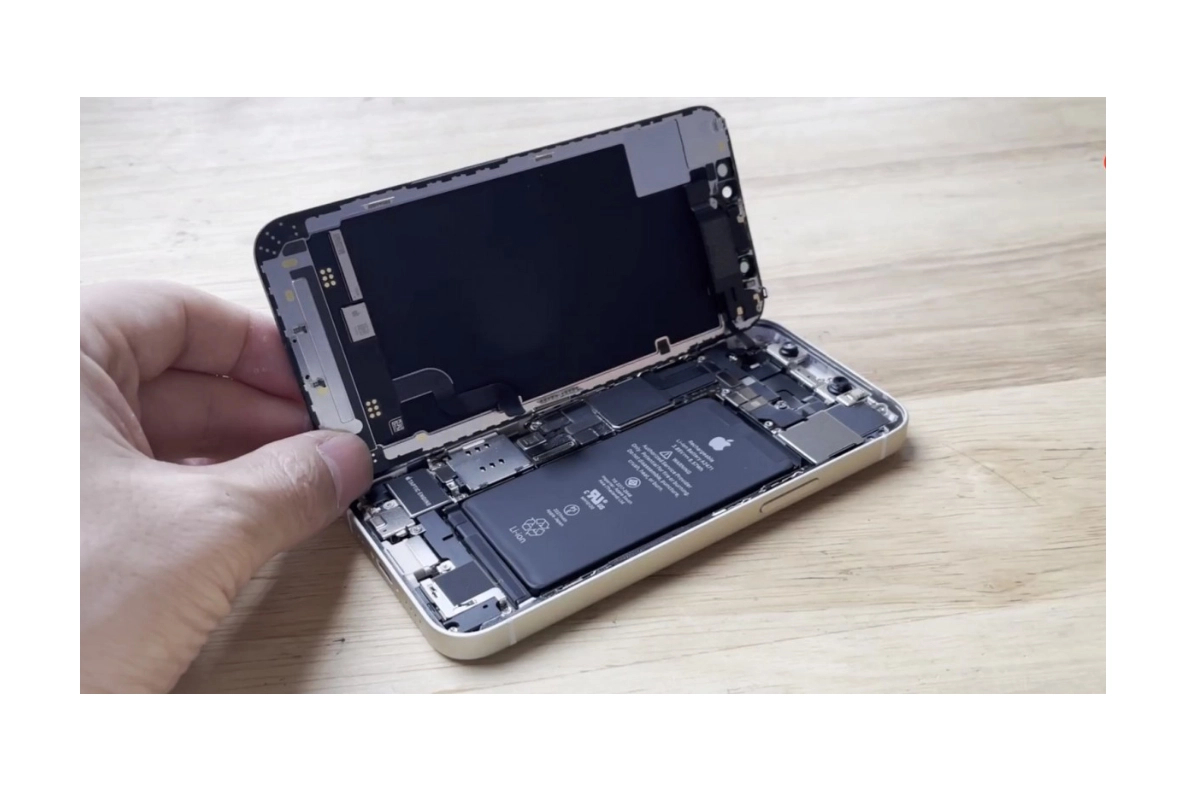 Thay pin iPhone 12 Mini 1