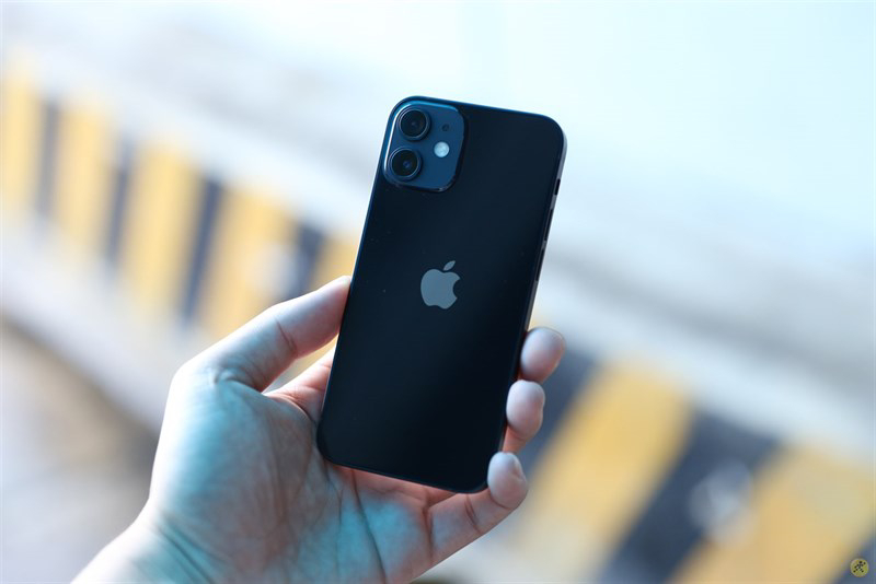 Thay pin iPhone 12 Mini 5