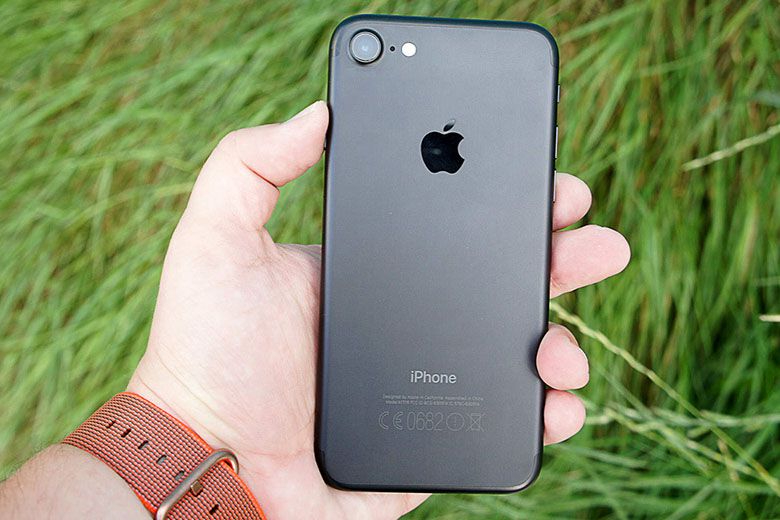 Thay pin iPhone 7 5