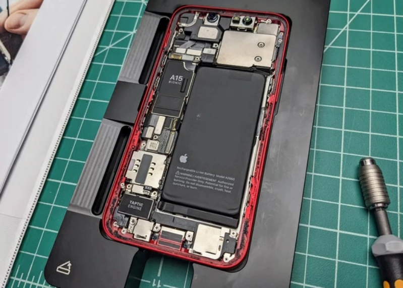 Thay pin iPhone 13 thường 5